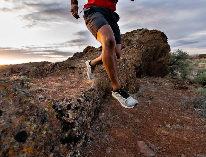 TOPO SHOES | MTN RACER 2-Bone/Black - Click Image to Close