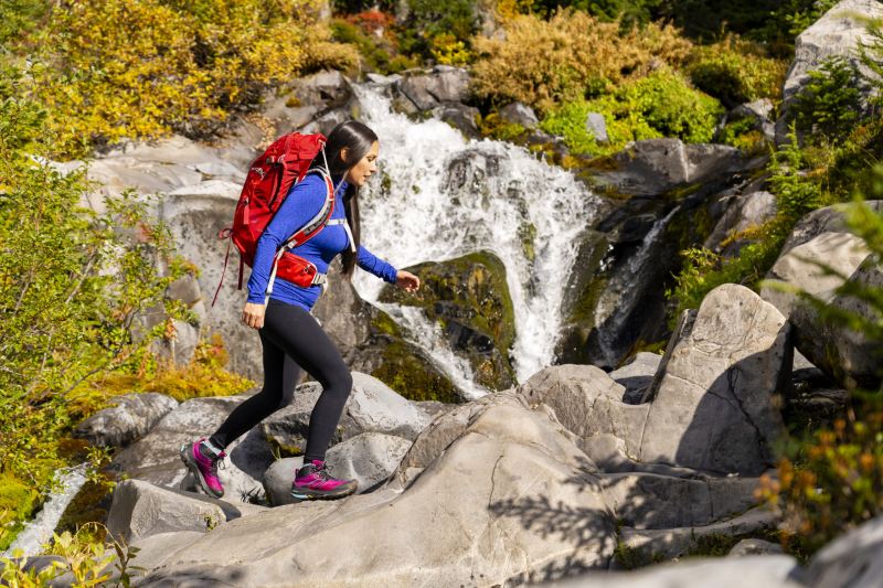 TOPO SHOES | TRAILVENTURE 2 WP-Raspberry/Black - Click Image to Close